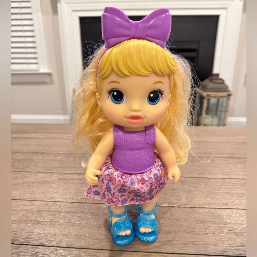 Hasbro Baby Alive Sudsy Styling Doll with blonde hair